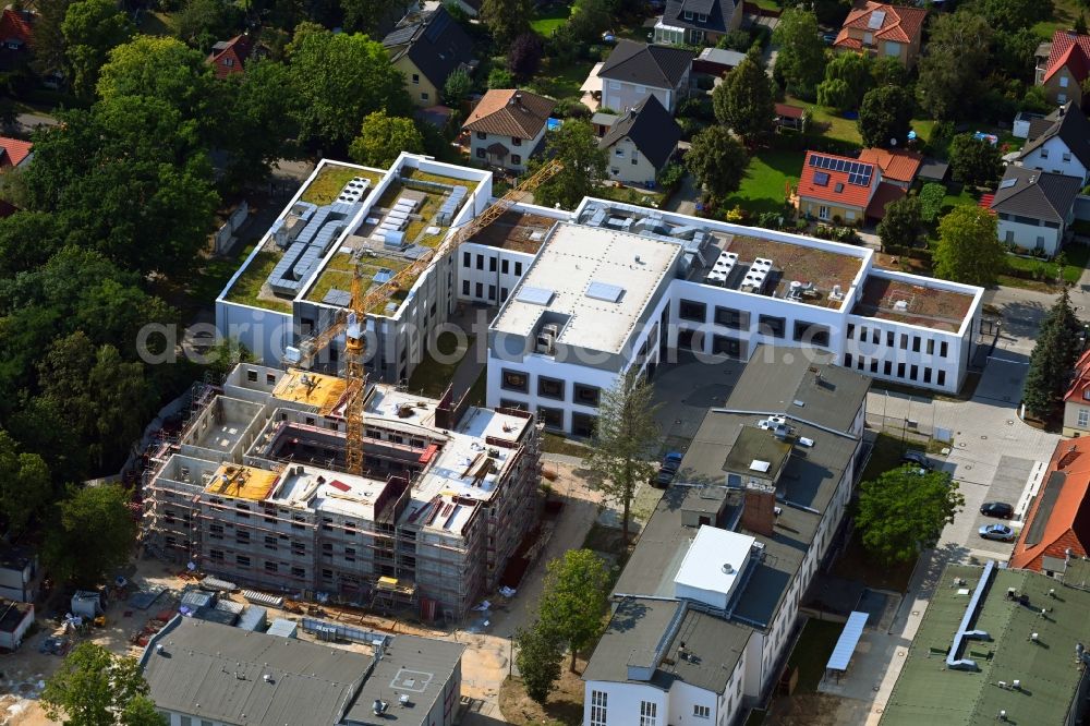 Aerial image Teltow - Construction site for the new building of a research building and office complex SEE:LAB Kompetenzzentrum fuer Biomaterialien between of Kantstrasse - Schillerstrasse - Hannemannstrasse in Teltow in the state Brandenburg, Germany