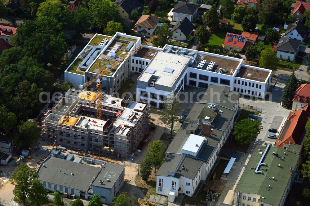 Aerial photograph Teltow - Construction site for the new building of a research building and office complex SEE:LAB Kompetenzzentrum fuer Biomaterialien between of Kantstrasse - Schillerstrasse - Hannemannstrasse in Teltow in the state Brandenburg, Germany