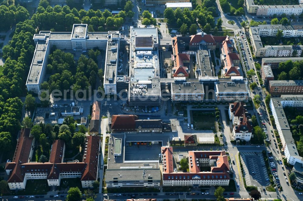 Rostock from above - Construction site company Schaelerbau for the new building of a functional building at the Campus Schillingallee in the district Hansaviertel in Rostock in the state Mecklenburg - Western Pomerania