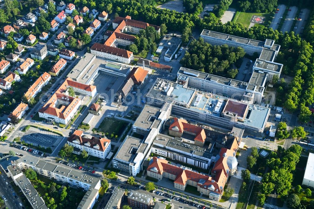 Rostock from above - Construction site company Schaelerbau for the new building of a functional building at the Campus Schillingallee in the district Hansaviertel in Rostock in the state Mecklenburg - Western Pomerania