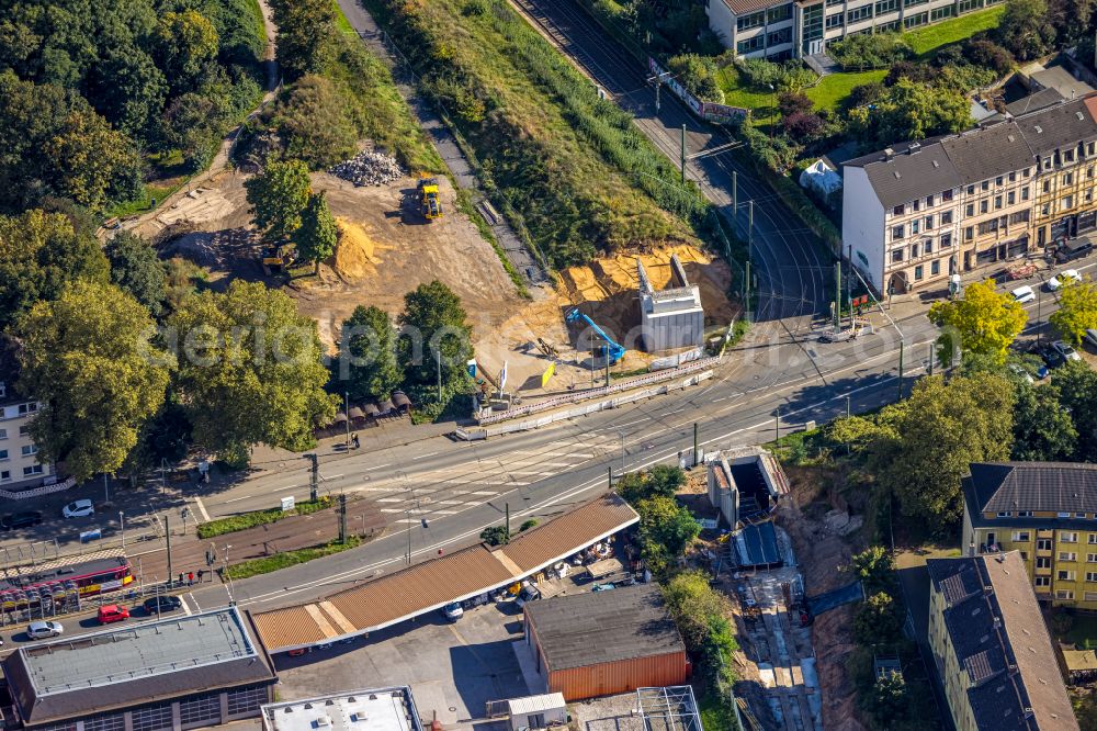 Aerial photograph Duisburg - Construction site for the new construction of the bicycle and pedestrian bridges on street Heerstrasse in the district Dellviertel in Duisburg at Ruhrgebiet in the state North Rhine-Westphalia, Germany