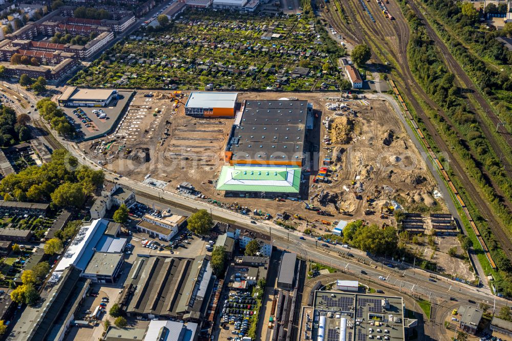 Duisburg from the bird's eye view: Construction site for new construction building of the construction market HORNBACH on street Giessingstrasse in the district Wanheimerort in Duisburg at Ruhrgebiet in the state North Rhine-Westphalia, Germany