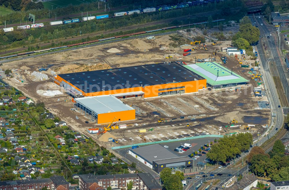 Aerial image Duisburg - Construction site for new construction building of the construction market HORNBACH on street Giessingstrasse in the district Wanheimerort in Duisburg at Ruhrgebiet in the state North Rhine-Westphalia, Germany