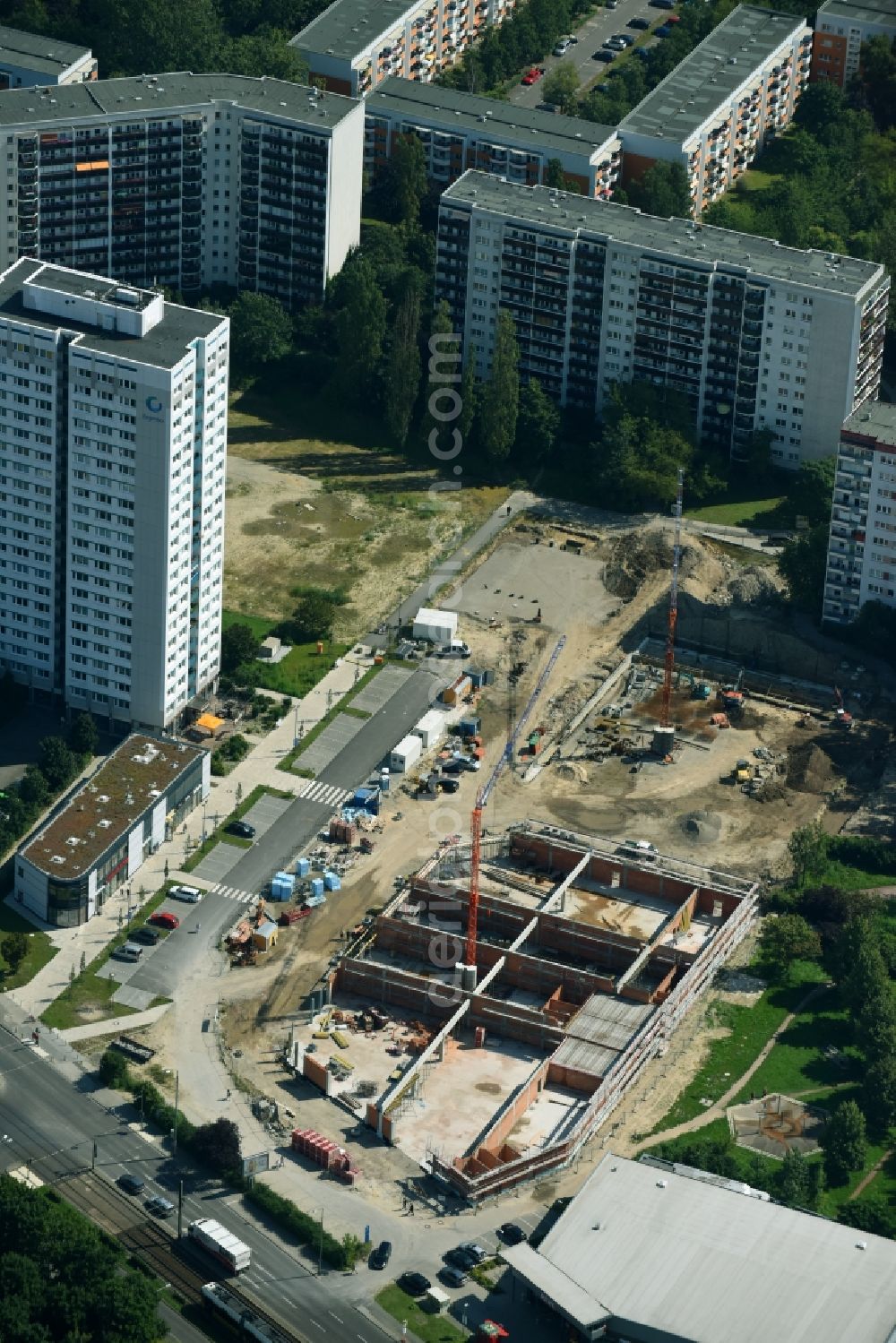 Aerial photograph Berlin - New construction of the building complex of the shopping center Am Anger on Allee of Kosmonauten - Baerensteinstrasse in the district Marzahn in Berlin, Germany