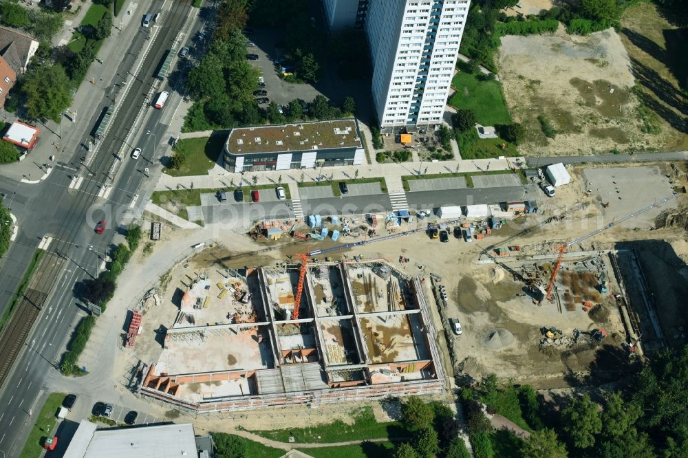 Aerial image Berlin - New construction of the building complex of the shopping center Am Anger on Allee of Kosmonauten - Baerensteinstrasse in the district Marzahn in Berlin, Germany