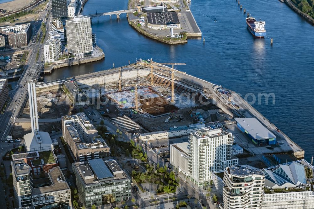 Hamburg from above - New construction of the building complex of the shopping center Bau for the Erweiterung of Ueberseequartiers on Chicagokai - Osakaallee in the district Hafencity in Hamburg, Germany