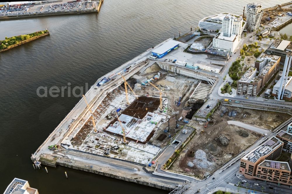 Hamburg from above - New construction of the building complex of the shopping center Bau for the Erweiterung of Ueberseequartiers on Chicagokai - Osakaallee in the district Hafencity in Hamburg, Germany