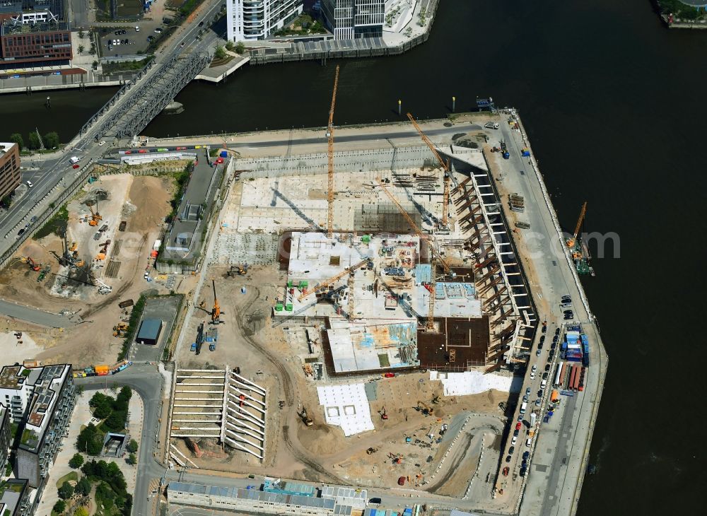 Aerial photograph Hamburg - New construction of the building complex of the shopping center Bau for the Erweiterung of Ueberseequartiers on Chicagokai - Osakaallee in the district Hafencity in Hamburg, Germany