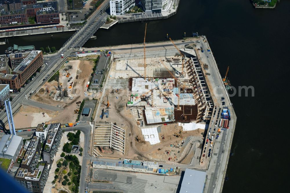 Hamburg from above - New construction of the building complex of the shopping center Bau for the Erweiterung of Ueberseequartiers on Chicagokai - Osakaallee in the district Hafencity in Hamburg, Germany