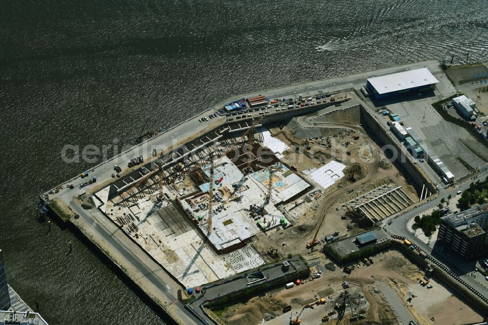 Hamburg from above - New construction of the building complex of the shopping center Bau for the Erweiterung of Ueberseequartiers on Chicagokai - Osakaallee in the district Hafencity in Hamburg, Germany