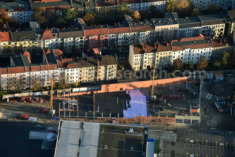 Berlin from above - Construction site for the new building complex of the shopping center at Brueckenstrasse in the district of Schoeneweide in Berlin