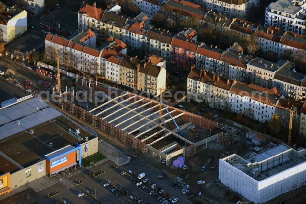 Berlin from above - Construction site for the new building complex of the shopping center at Brueckenstrasse in the district of Schoeneweide in Berlin