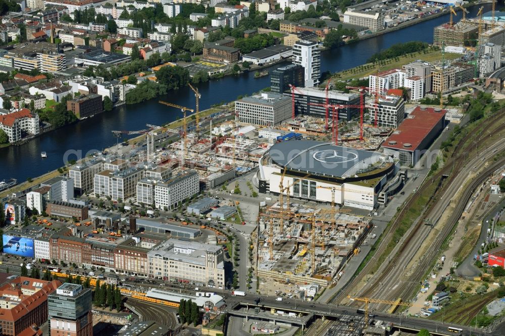 Aerial image Berlin - New construction of the building complex of the shopping center East Side Mall of Freo Group on Tamara-Danz-Strasse on Anschutz - Areal in the district Bezirk Friedrichshain-Kreuzberg in Berlin, Germany