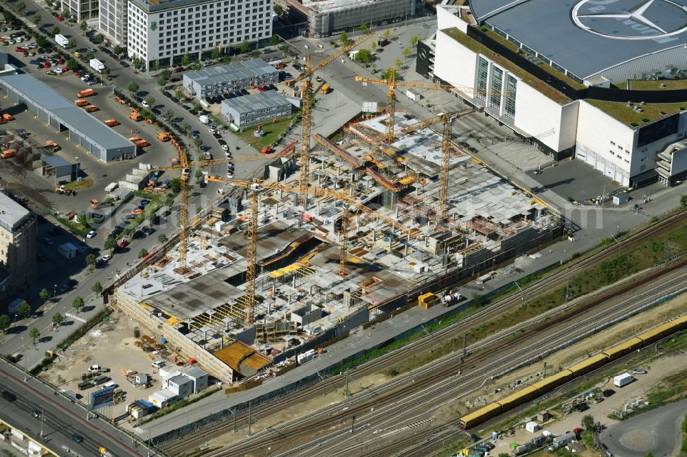 Aerial image Berlin - New construction of the building complex of the shopping center East Side Mall of Freo Group on Tamara-Danz-Strasse on Anschutz - Areal in the district Bezirk Friedrichshain-Kreuzberg in Berlin, Germany