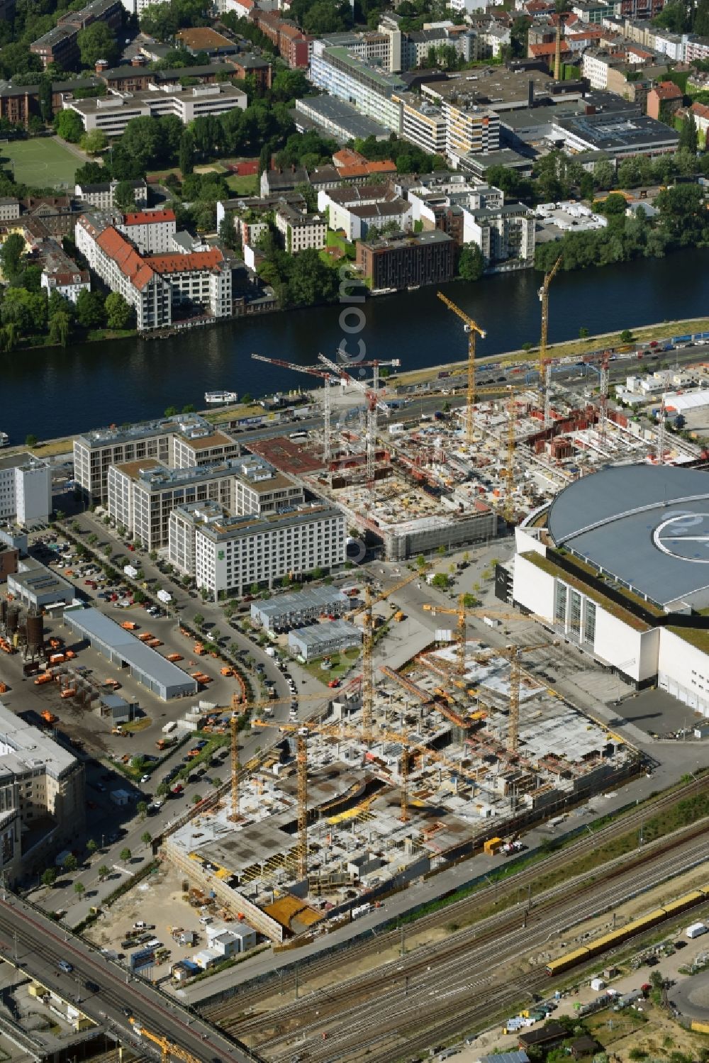 Berlin from above - New construction of the building complex of the shopping center East Side Mall of Freo Group on Tamara-Danz-Strasse on Anschutz - Areal in the district Bezirk Friedrichshain-Kreuzberg in Berlin, Germany