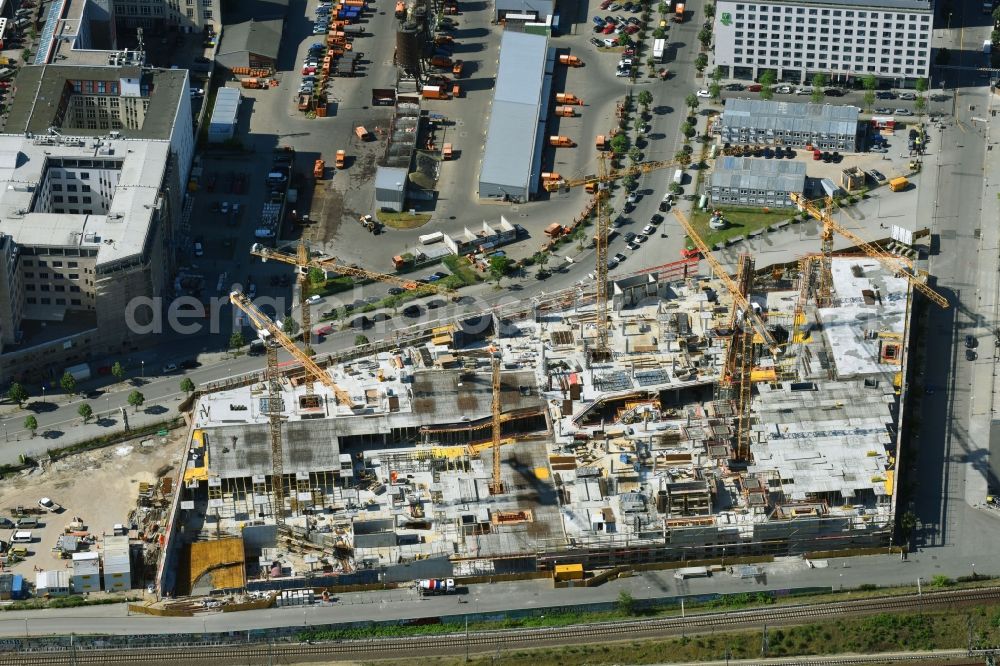 Berlin from the bird's eye view: New construction of the building complex of the shopping center East Side Mall of Freo Group on Tamara-Danz-Strasse on Anschutz - Areal in the district Bezirk Friedrichshain-Kreuzberg in Berlin, Germany