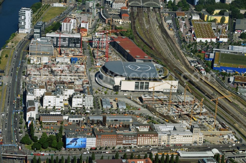 Aerial photograph Berlin - New construction of the building complex of the shopping center East Side Mall of Freo Group on Tamara-Danz-Strasse on Anschutz - Areal in the district Bezirk Friedrichshain-Kreuzberg in Berlin, Germany