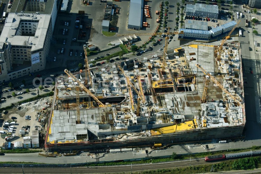 Aerial image Berlin - New construction of the building complex of the shopping center East Side Mall of Freo Group on Tamara-Danz-Strasse on Anschutz - Areal in the district Bezirk Friedrichshain-Kreuzberg in Berlin, Germany