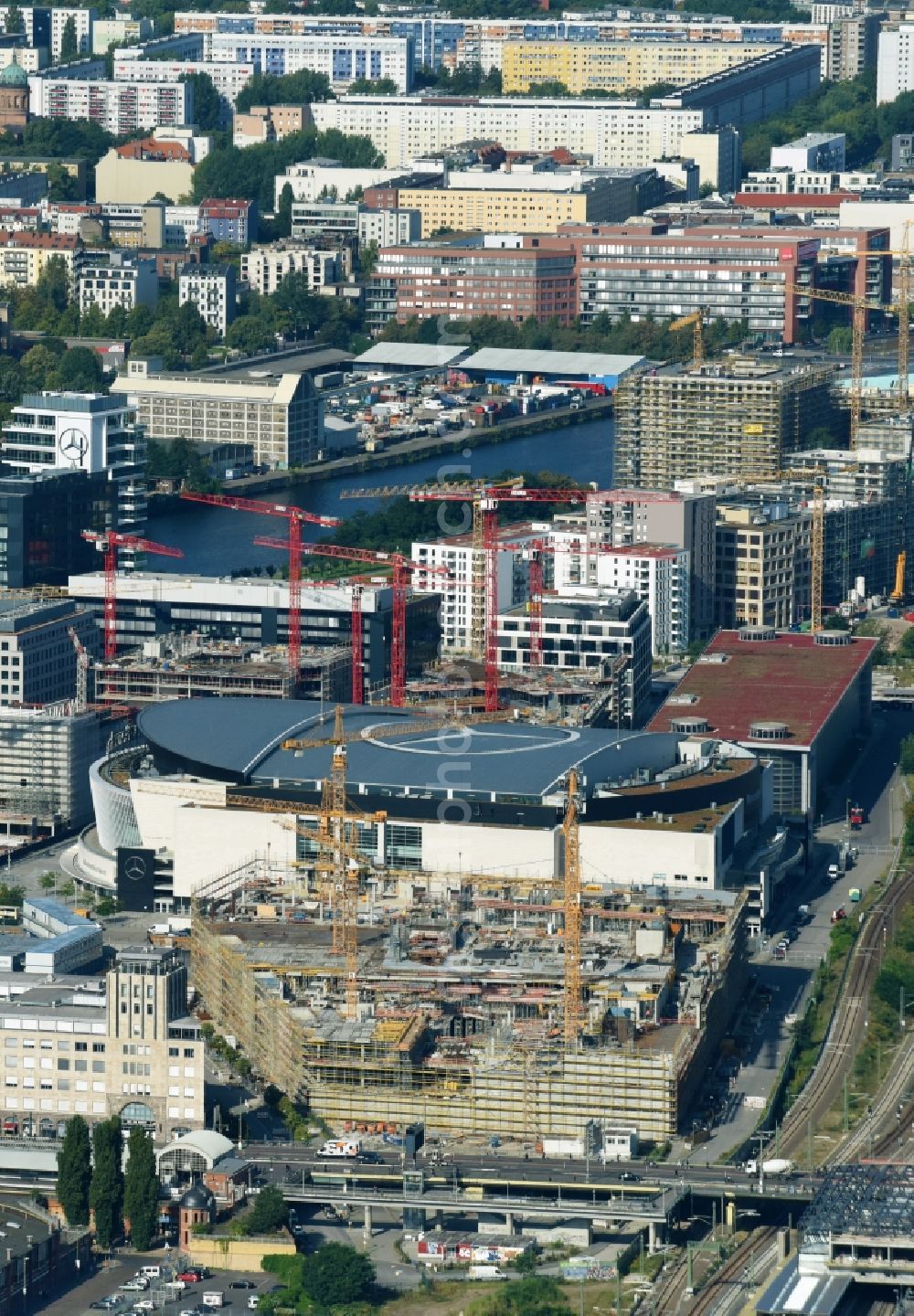 Aerial image Berlin - New construction of the building complex of the shopping center East Side Mall of Freo Group on Tamara-Danz-Strasse on Anschutz - Areal in the district Bezirk Friedrichshain-Kreuzberg in Berlin, Germany