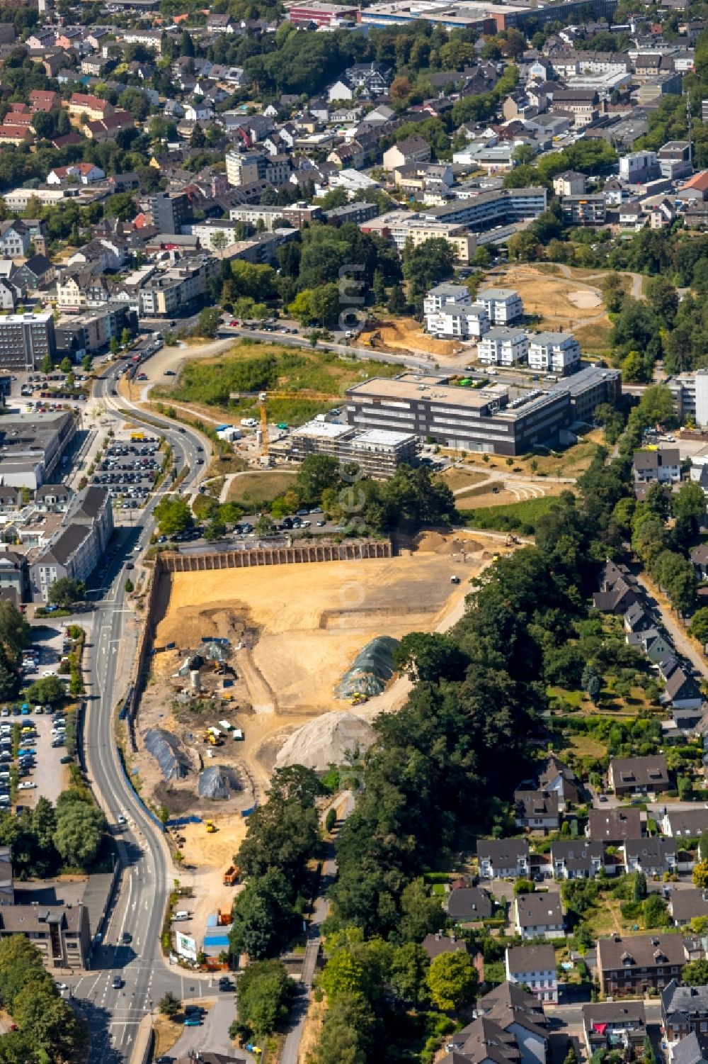 Heiligenhaus from above - New construction of the building complex of the shopping center Forum Hitzbleck of HBB Hanseatische Betreuungs- and Beteiligungsgesellschaft mbH on Westfalenstrasse in Heiligenhaus in the state North Rhine-Westphalia, Germany