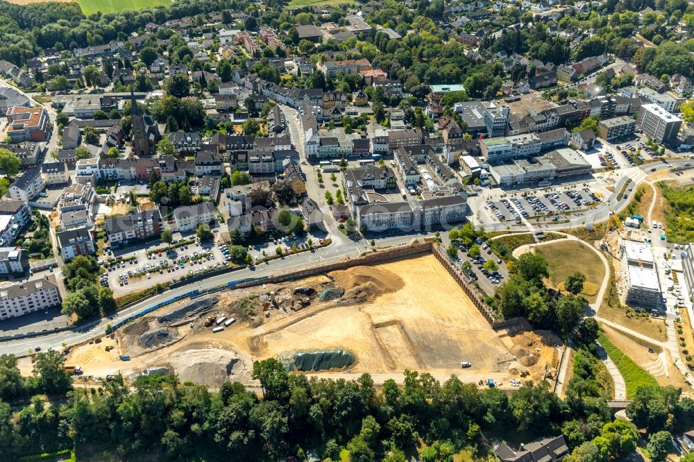 Heiligenhaus from the bird's eye view: New construction of the building complex of the shopping center Forum Hitzbleck of HBB Hanseatische Betreuungs- and Beteiligungsgesellschaft mbH on Westfalenstrasse in Heiligenhaus in the state North Rhine-Westphalia, Germany