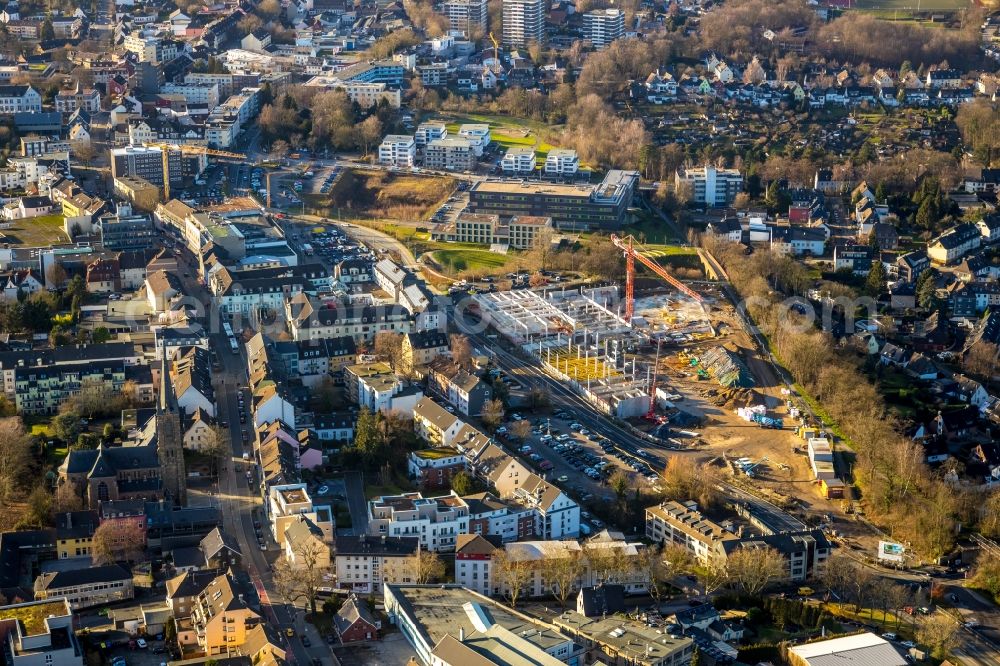 Heiligenhaus from above - New construction of the building complex of the shopping center Forum Hitzbleck of HBB Hanseatische Betreuungs- and Beteiligungsgesellschaft mbH on Westfalenstrasse in Heiligenhaus in the state North Rhine-Westphalia, Germany