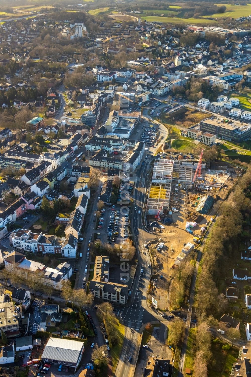 Aerial photograph Heiligenhaus - New construction of the building complex of the shopping center Forum Hitzbleck of HBB Hanseatische Betreuungs- and Beteiligungsgesellschaft mbH on Westfalenstrasse in Heiligenhaus in the state North Rhine-Westphalia, Germany