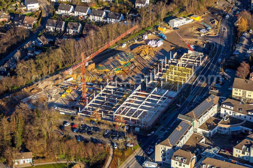 Heiligenhaus from the bird's eye view: New construction of the building complex of the shopping center Forum Hitzbleck of HBB Hanseatische Betreuungs- and Beteiligungsgesellschaft mbH on Westfalenstrasse in Heiligenhaus in the state North Rhine-Westphalia, Germany