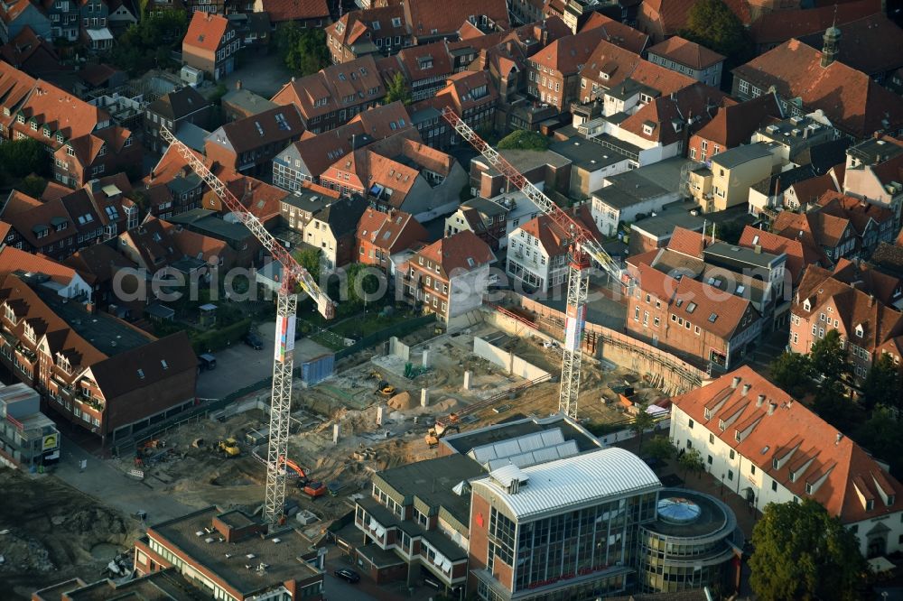 Aerial photograph Stade - New construction of the building complex of the shopping center GESCHAeFTSHAUS NEUER PFERDEMARKT in Stade in the state Lower Saxony. On the demolition surface of a former Hertie department store, the building contractor Baresel GmbH developed an attractive new building for the MATRIX Immobilien GmbH, based on designs by the architecture firm of Buttge