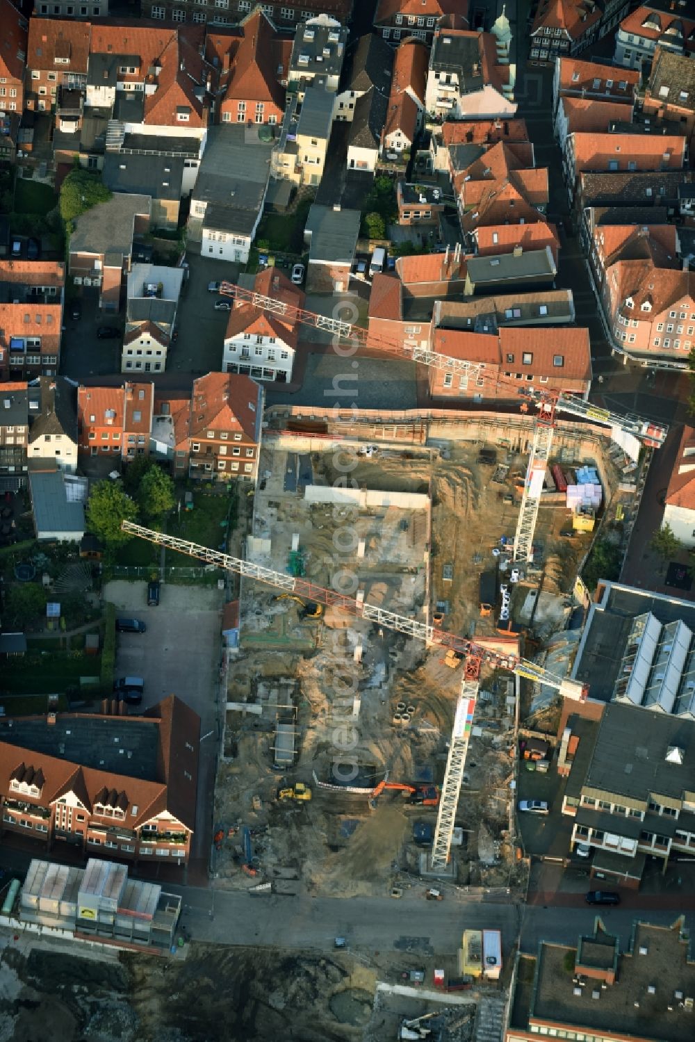 Stade from the bird's eye view: New construction of the building complex of the shopping center GESCHAeFTSHAUS NEUER PFERDEMARKT in Stade in the state Lower Saxony. On the demolition surface of a former Hertie department store, the building contractor Baresel GmbH developed an attractive new building for the MATRIX Immobilien GmbH, based on designs by the architecture firm of Buttge