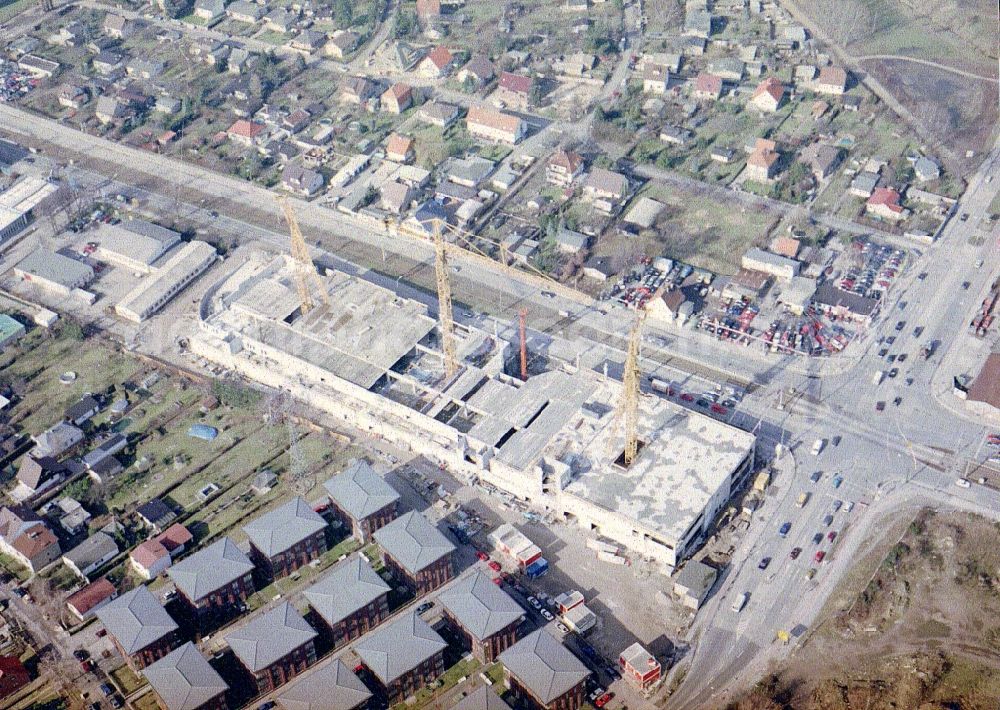 Berlin from the bird's eye view: New construction of the building complex of the shopping center Hansacenter on Hansastrasse in the district Hohenschoenhausen in Berlin, Germany