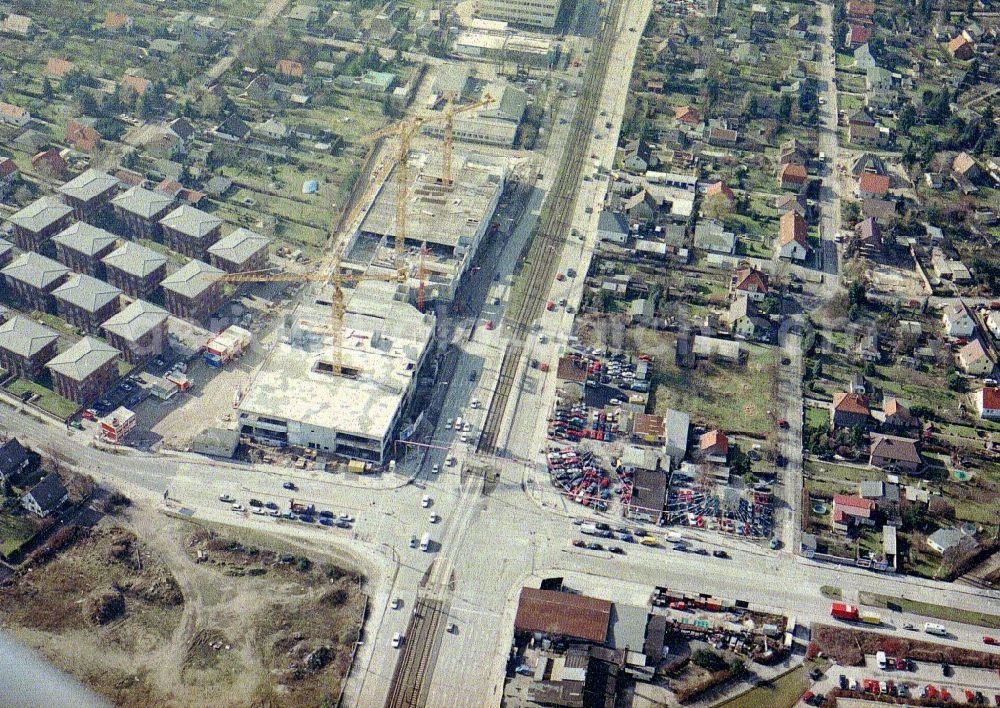 Aerial image Berlin - New construction of the building complex of the shopping center Hansacenter on Hansastrasse in the district Hohenschoenhausen in Berlin, Germany