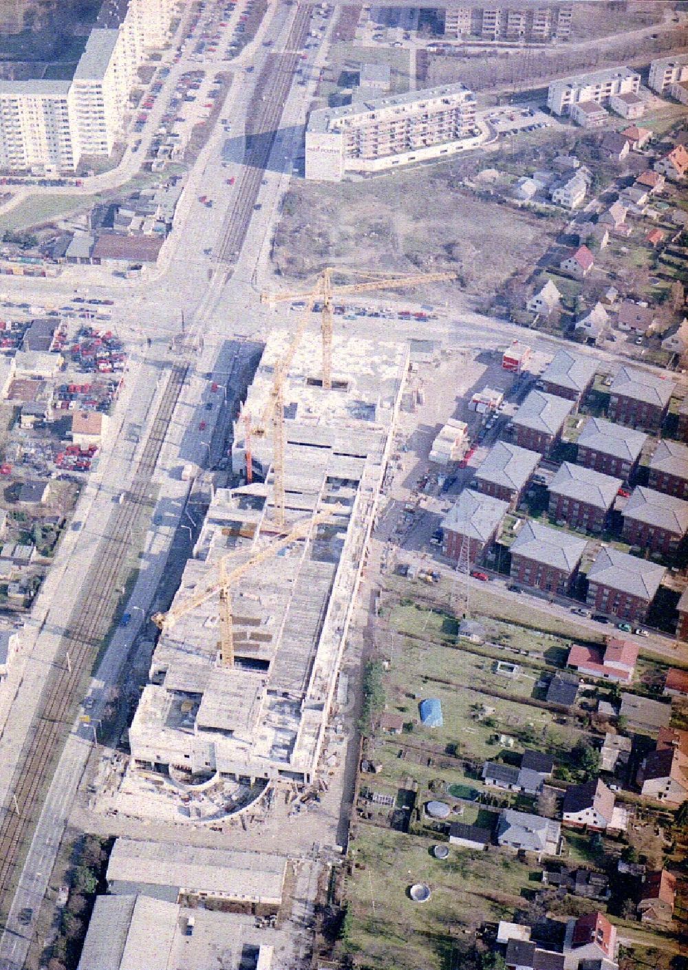 Aerial photograph Berlin - New construction of the building complex of the shopping center Hansacenter on Hansastrasse in the district Hohenschoenhausen in Berlin, Germany