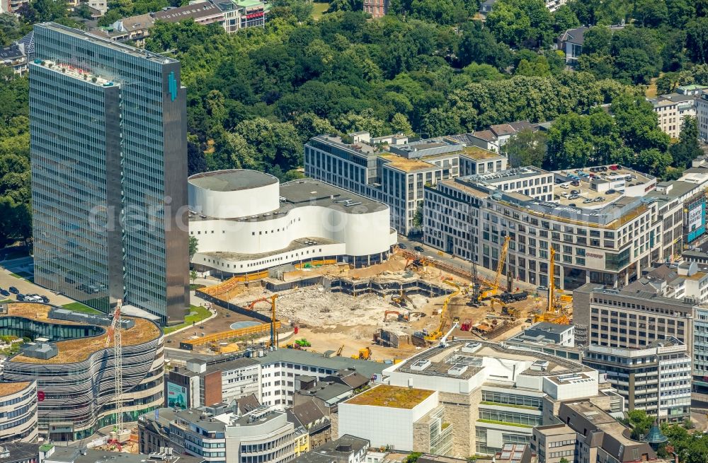 Düsseldorf from the bird's eye view: New construction of the building complex of the shopping center Ingenhoven-Tal - Koebogen 2 on Gustaf-Gruendgens-Place in Duesseldorf in the state North Rhine-Westphalia, Germany