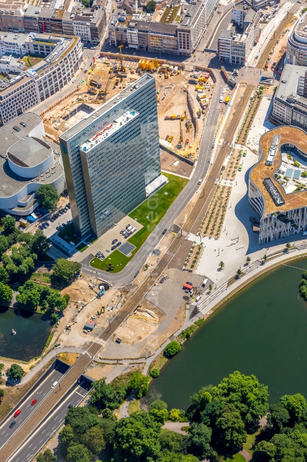 Düsseldorf from above - New construction of the building complex of the shopping center Ingenhoven-Tal - Koebogen 2 on Gustaf-Gruendgens-Place in Duesseldorf in the state North Rhine-Westphalia, Germany