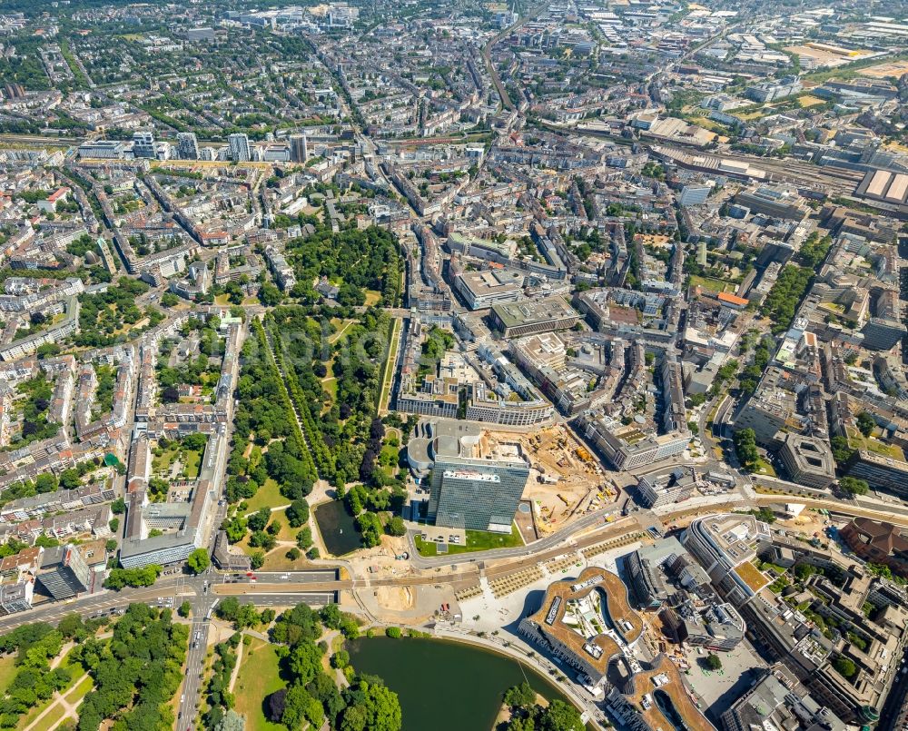 Düsseldorf from the bird's eye view: New construction of the building complex of the shopping center Ingenhoven-Tal - Koebogen 2 on Gustaf-Gruendgens-Place in Duesseldorf in the state North Rhine-Westphalia, Germany