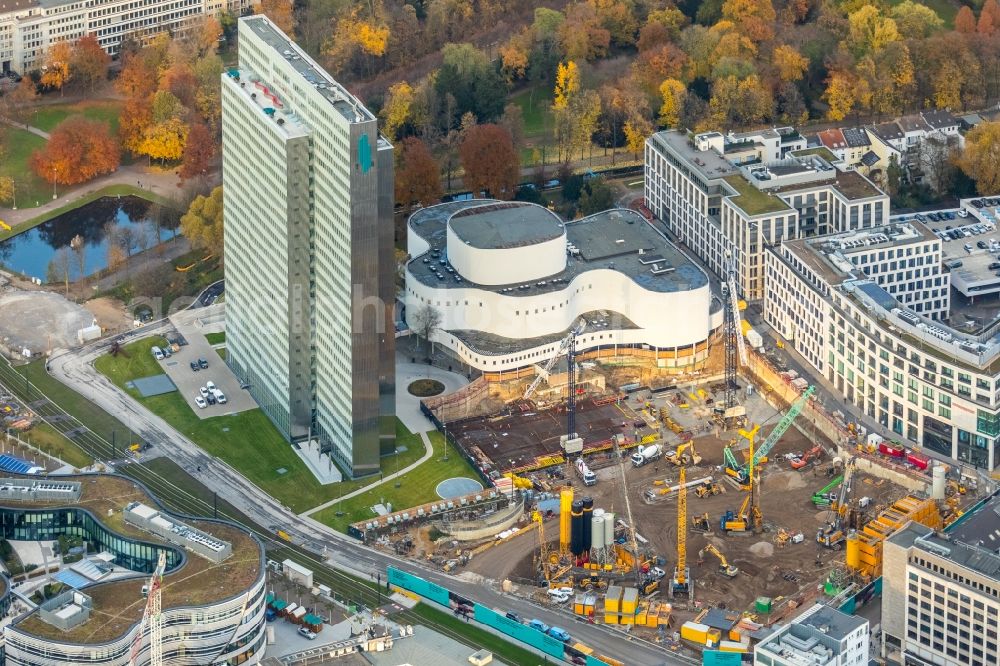 Düsseldorf from the bird's eye view: New construction of the building complex of the shopping center Ingenhoven-Tal - Koebogen 2 on Gustaf-Gruendgens-Place in Duesseldorf in the state North Rhine-Westphalia, Germany