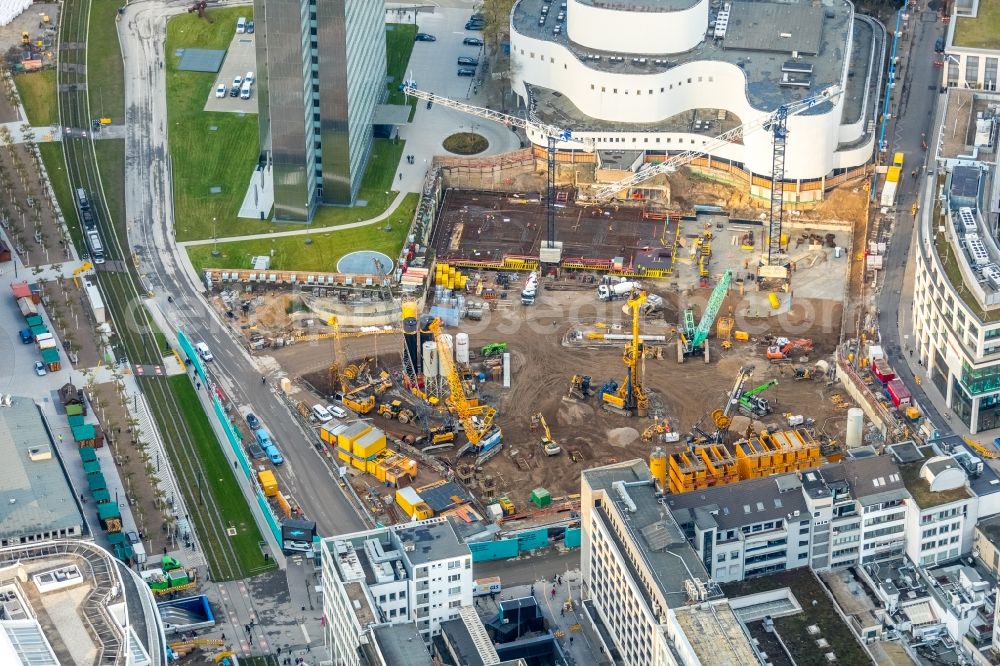 Aerial image Düsseldorf - New construction of the building complex of the shopping center Ingenhoven-Tal - Koebogen 2 on Gustaf-Gruendgens-Place in Duesseldorf in the state North Rhine-Westphalia, Germany