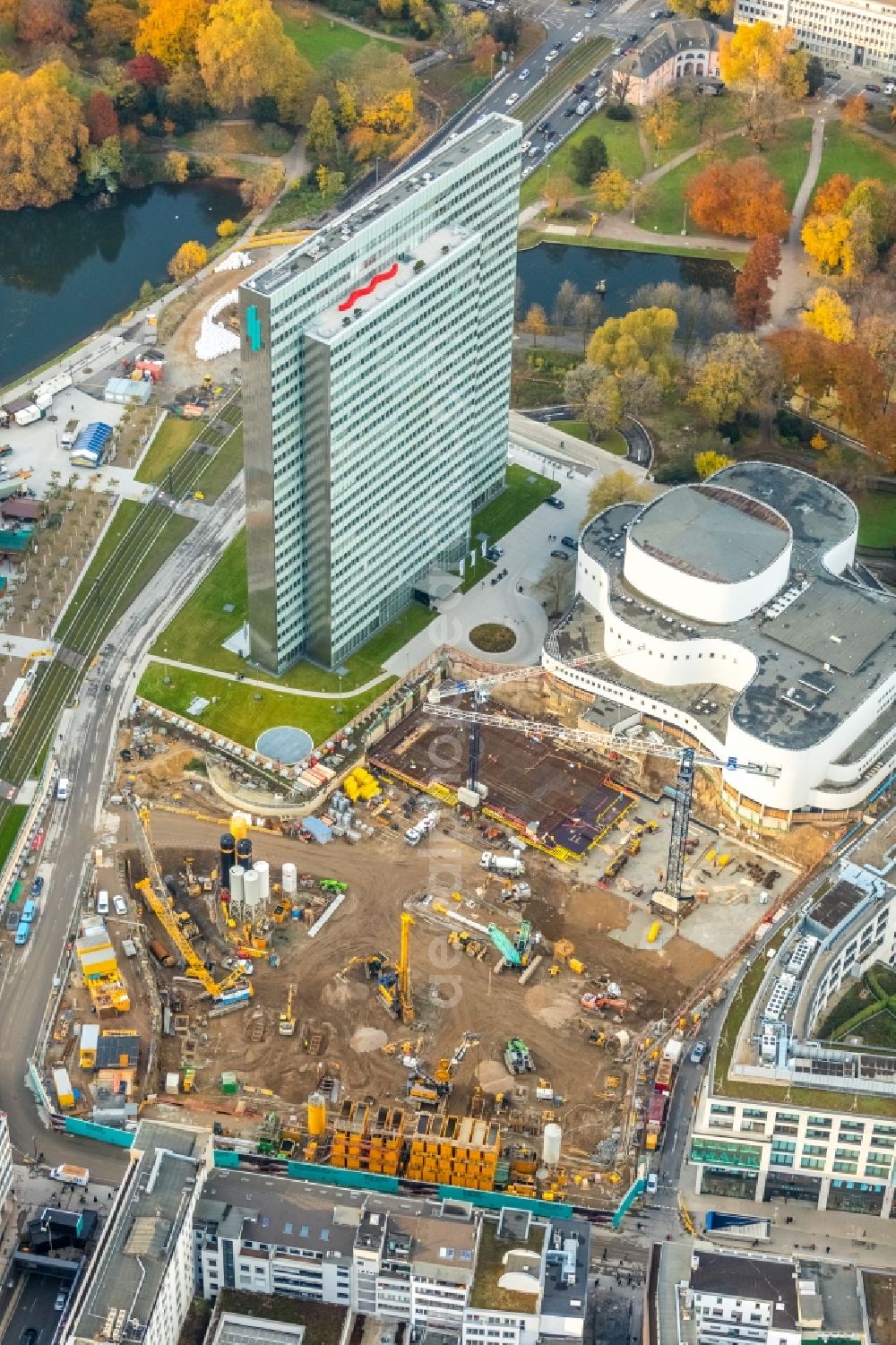 Aerial photograph Düsseldorf - New construction of the building complex of the shopping center Ingenhoven-Tal - Koebogen 2 on Gustaf-Gruendgens-Place in Duesseldorf in the state North Rhine-Westphalia, Germany