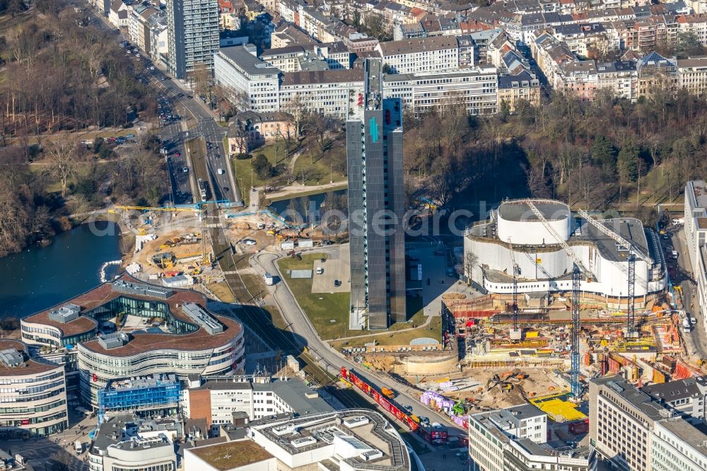 Düsseldorf from the bird's eye view: New construction of the building complex of the shopping center Ingenhoven-Tal - Koebogen 2 on Gustaf-Gruendgens-Place in Duesseldorf in the state North Rhine-Westphalia, Germany