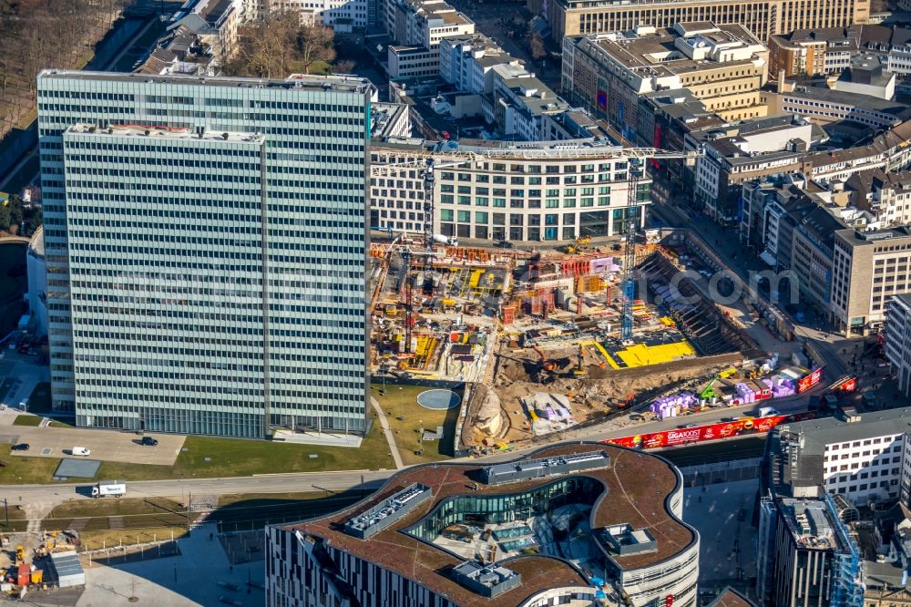 Düsseldorf from above - New construction of the building complex of the shopping center Ingenhoven-Tal - Koebogen 2 on Gustaf-Gruendgens-Place in Duesseldorf in the state North Rhine-Westphalia, Germany