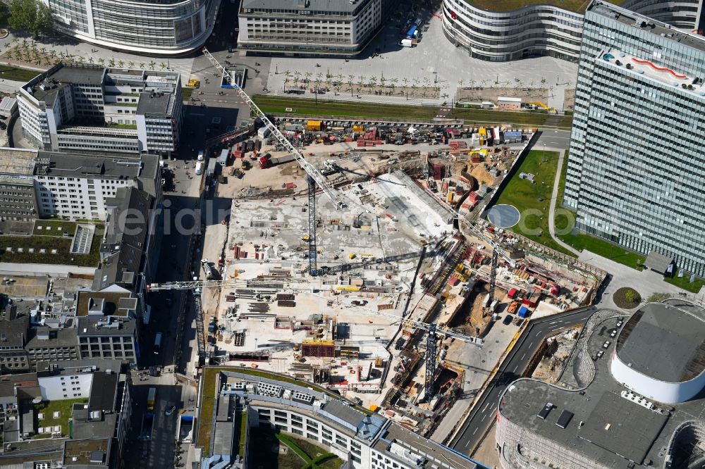 Aerial photograph Düsseldorf - New construction of the building complex of the shopping center Ingenhoven-Tal - Koebogen 2 on Gustaf-Gruendgens-Place in Duesseldorf in the state North Rhine-Westphalia, Germany