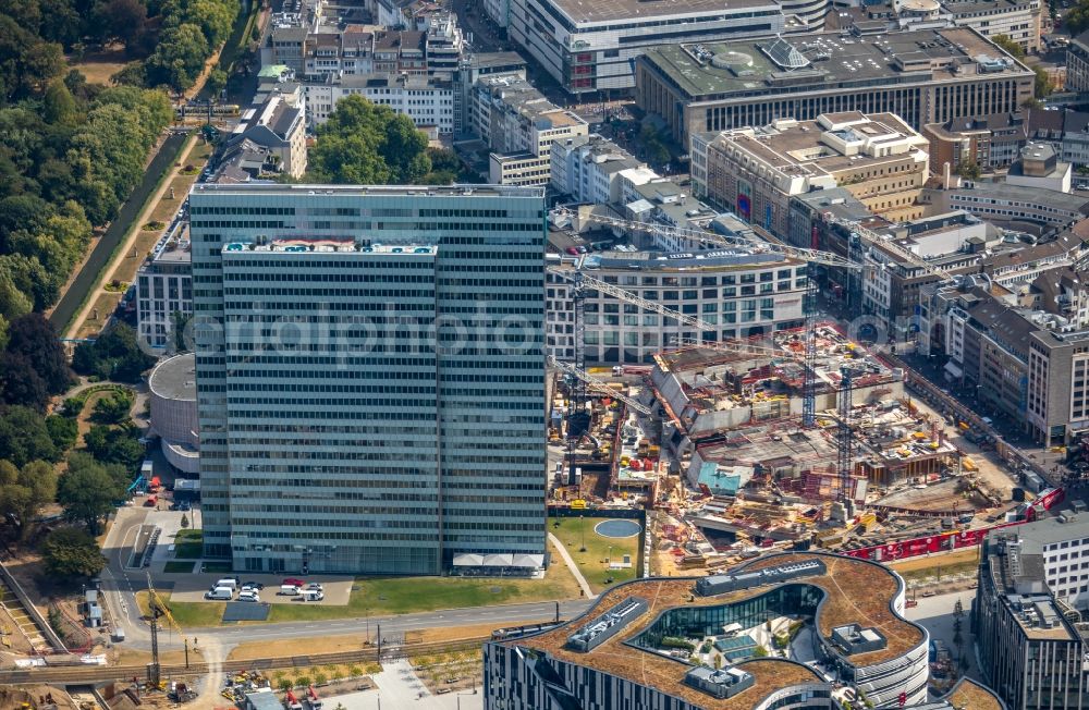 Düsseldorf from the bird's eye view: New construction of the building complex of the shopping center Ingenhoven-Tal - Koebogen 2 on Gustaf-Gruendgens-Place in Duesseldorf in the state North Rhine-Westphalia, Germany