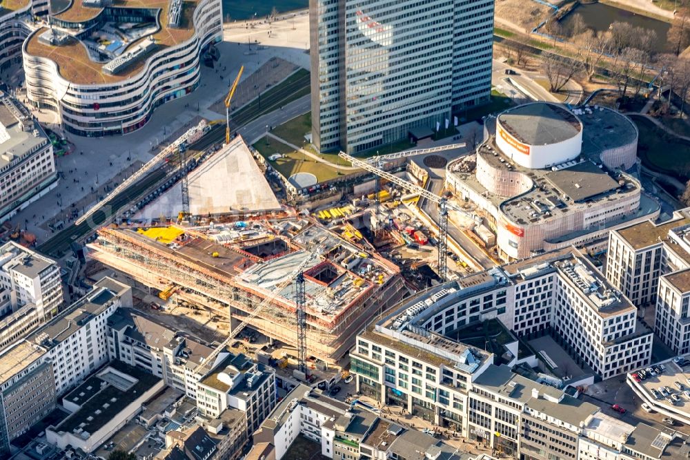 Aerial image Düsseldorf - New construction of the building complex of the shopping center Ingenhoven-Tal - Koebogen 2 on Gustaf-Gruendgens-Place in Duesseldorf in the state North Rhine-Westphalia, Germany