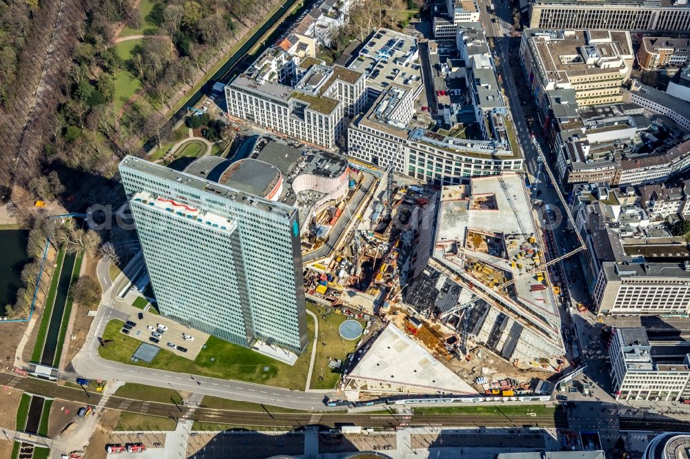 Düsseldorf from above - New construction of the building complex of the shopping center Ingenhoven-Tal - Koebogen 2 on Gustaf-Gruendgens-Place in Duesseldorf in the state North Rhine-Westphalia, Germany