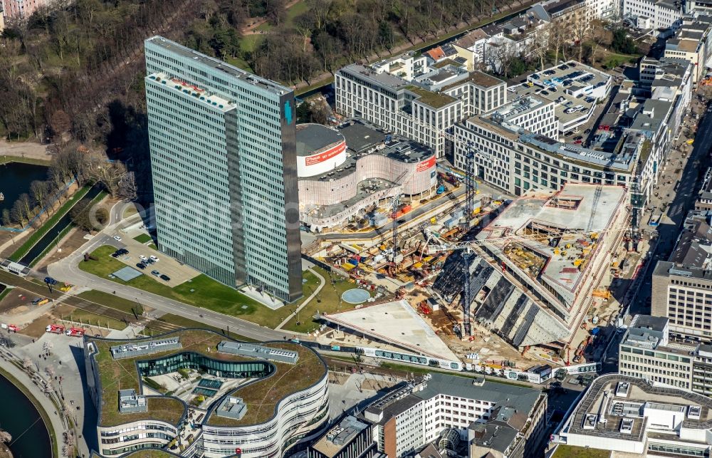 Aerial image Düsseldorf - New construction of the building complex of the shopping center Ingenhoven-Tal - Koebogen 2 on Gustaf-Gruendgens-Place in Duesseldorf in the state North Rhine-Westphalia, Germany