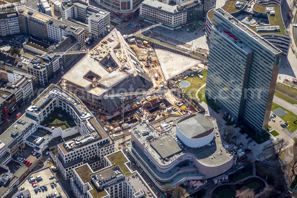 Düsseldorf from above - New construction of the building complex of the shopping center Ingenhoven-Tal - Koebogen 2 on Gustaf-Gruendgens-Place in Duesseldorf in the state North Rhine-Westphalia, Germany