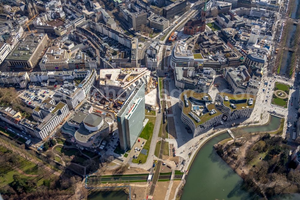 Düsseldorf from the bird's eye view: New construction of the building complex of the shopping center Ingenhoven-Tal - Koebogen 2 on Gustaf-Gruendgens-Place in Duesseldorf in the state North Rhine-Westphalia, Germany