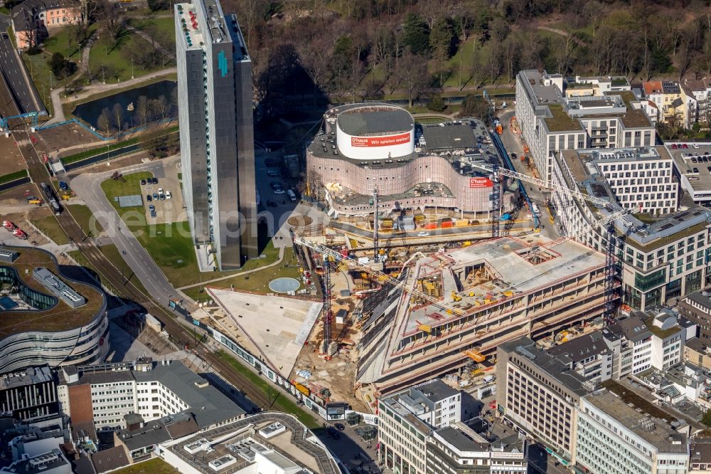 Düsseldorf from above - New construction of the building complex of the shopping center Ingenhoven-Tal - Koebogen 2 on Gustaf-Gruendgens-Place in Duesseldorf in the state North Rhine-Westphalia, Germany