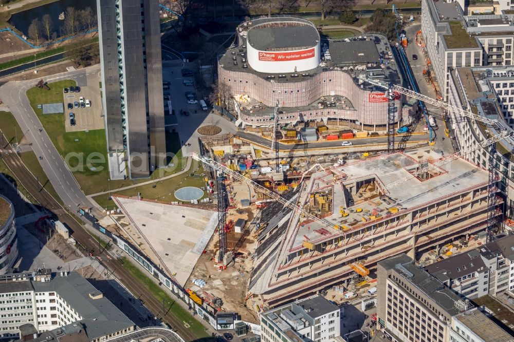 Düsseldorf from the bird's eye view: New construction of the building complex of the shopping center Ingenhoven-Tal - Koebogen 2 on Gustaf-Gruendgens-Place in Duesseldorf in the state North Rhine-Westphalia, Germany